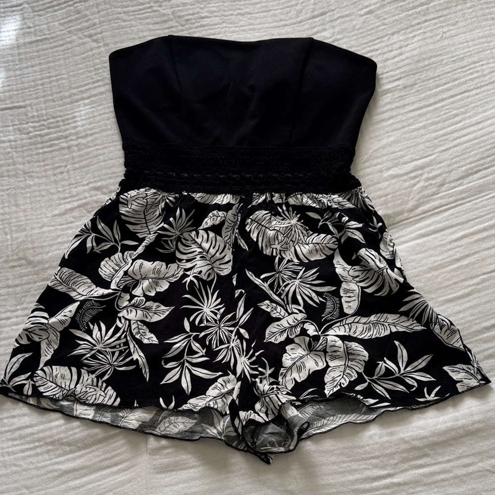 Streetwear society black with white tropical print romper